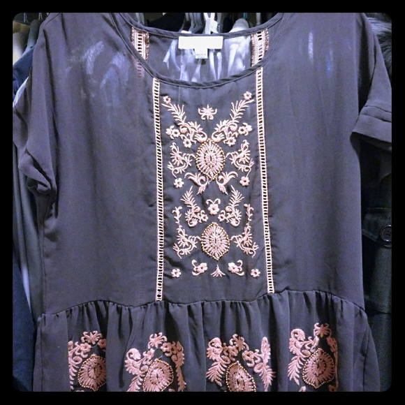 Boho flowy embroidered top - Picture 2 of 8